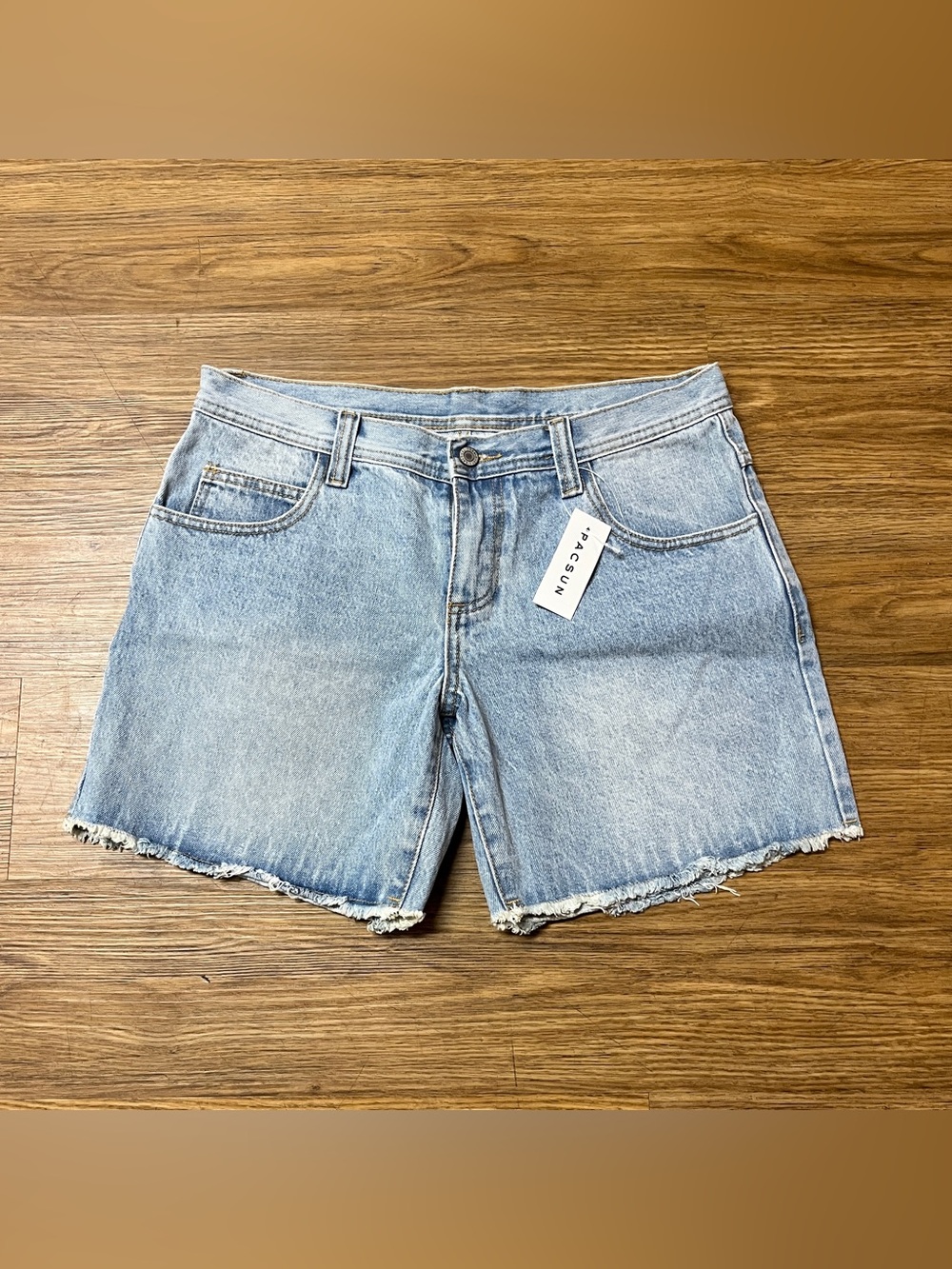 NWT Pacsun Women’s Light Wash Boyfriend Baggy Frayed Hem Denim Shorts M